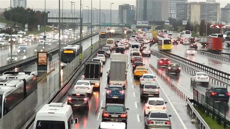 İ­s­t­a­n­b­u­l­’­d­a­ ­y­a­ğ­ı­ş­l­ı­ ­h­a­v­a­ ­t­r­a­f­i­ğ­i­ ­f­e­l­ç­ ­e­t­t­i­